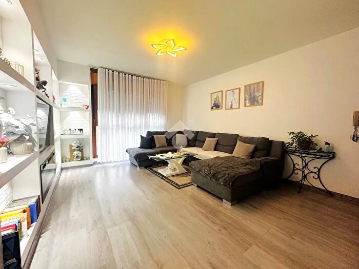 Appartamento con 5 locali in vendita in Via Ippolito Nievo, Montale