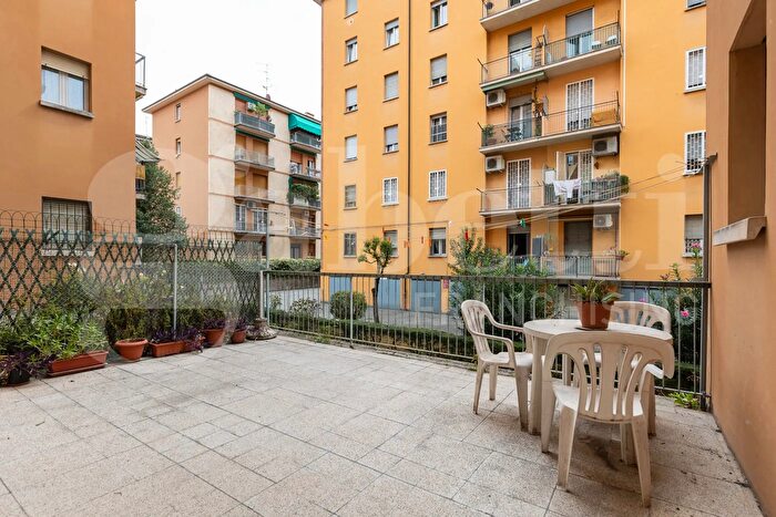 Appartamento trilocale in vendita in Via Valdossola, Bologna