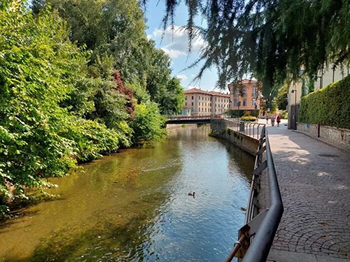 Appartamento quadrilocale in affitto in Via Zanata, Monza