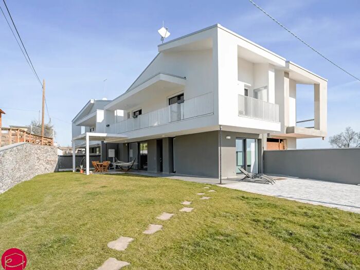 Casa con 5 locali in vendita in Santarcangelo Di Romagna