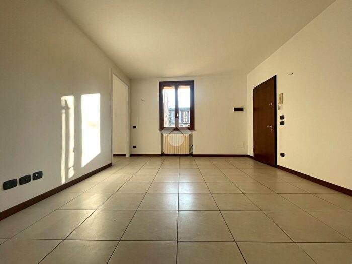 Appartamento trilocale in vendita in Via Cavour, Piadena Drizzona