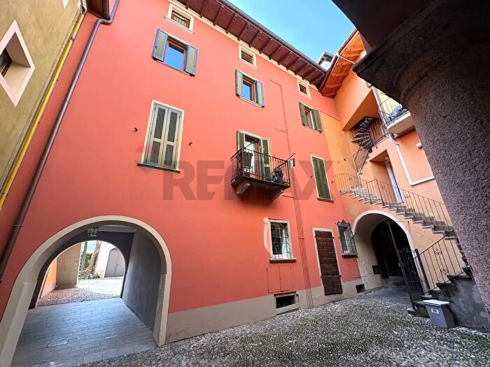 Casa con 10 locali in vendita in Via San Vittore, Verbania