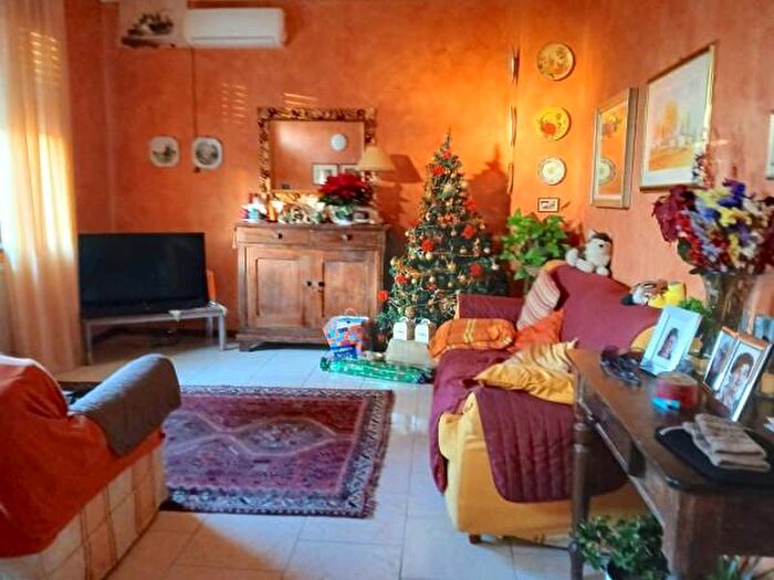 Casa con 6 locali in vendita in Via Piero Gobetti, Podenzano