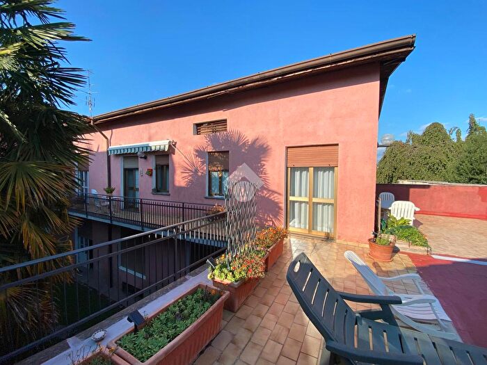 Casa con 6 locali in vendita in Via Guglielmo Oberdan, Cantu