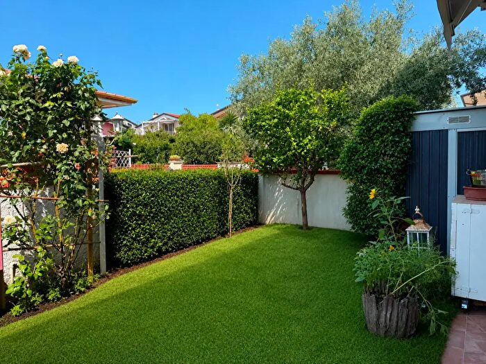 Appartamento quadrilocale in vendita in Giuseppe di Vittorio, Viareggio