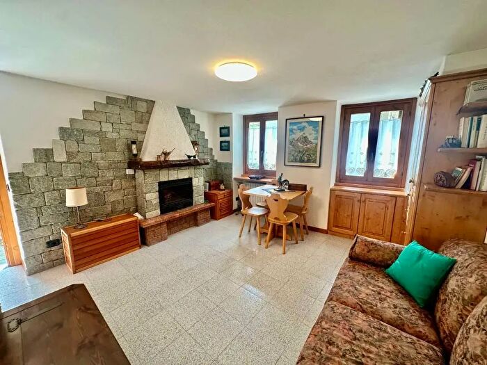 Casa trilocale in vendita in Via Cadorna, Premana