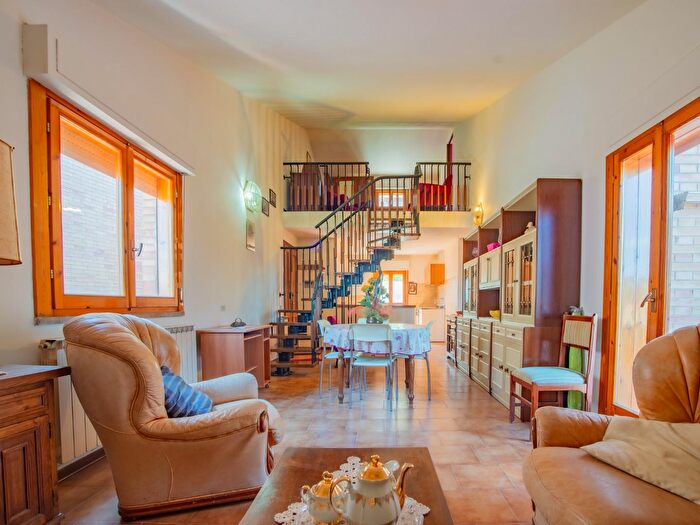 Appartamento con 5 locali in vendita in di Scacciapensieri, Siena