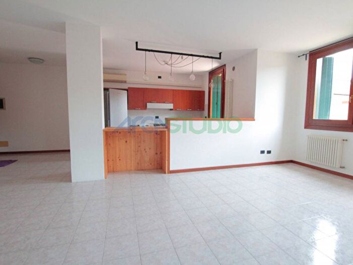 Appartamento quadrilocale in affitto in Via Chiodo, Centro, Bolzano Vicentino