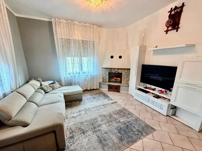 Casa trilocale in vendita in Via Borgonovo, Castel San Giovanni