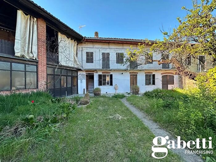 Casa con 7 locali in vendita in Via Casale, Montemagno