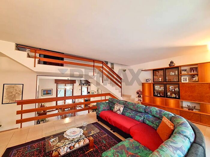 Casa quadrilocale in vendita in Via Trieste, Cassano Magnago