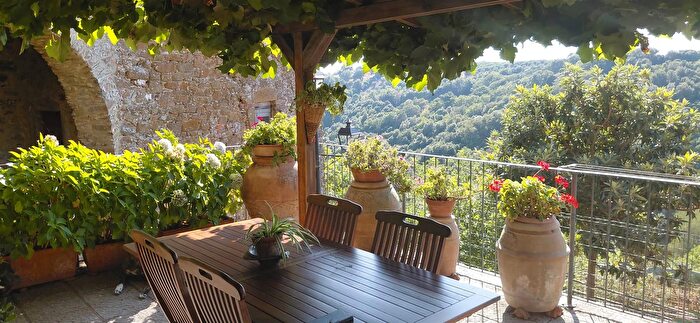 Casa con 7 locali in affitto in Scansano