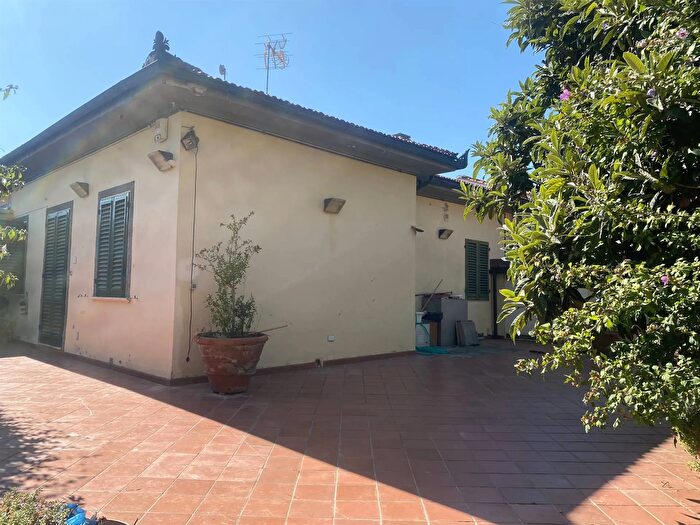 Casa con 6 locali in vendita in Via II Giugno a Certaldo Firenze, Certaldo