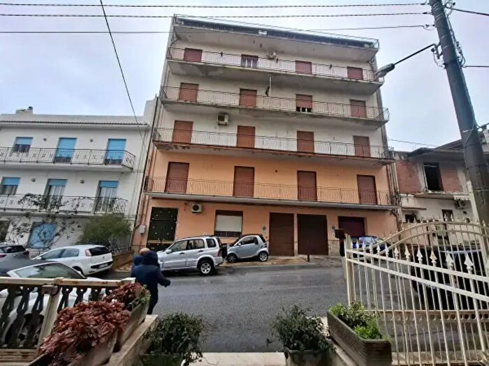 Appartamento con 6 locali in vendita in Viale Giacomo Leopardi, Barcellona Pozzo Di Gotto