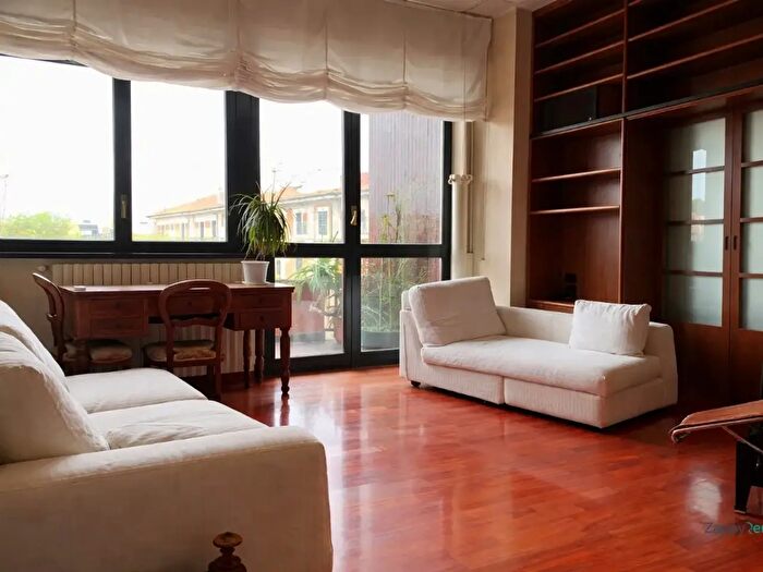 Appartamento trilocale in affitto in Piazza Gaetano Filangieri, Milano