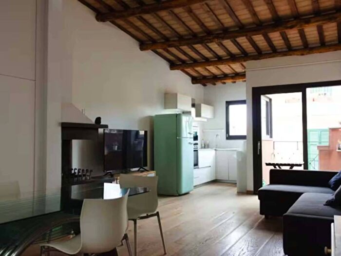 Appartamento trilocale in affitto in Vicolo del Cinque, Trastevere, Roma