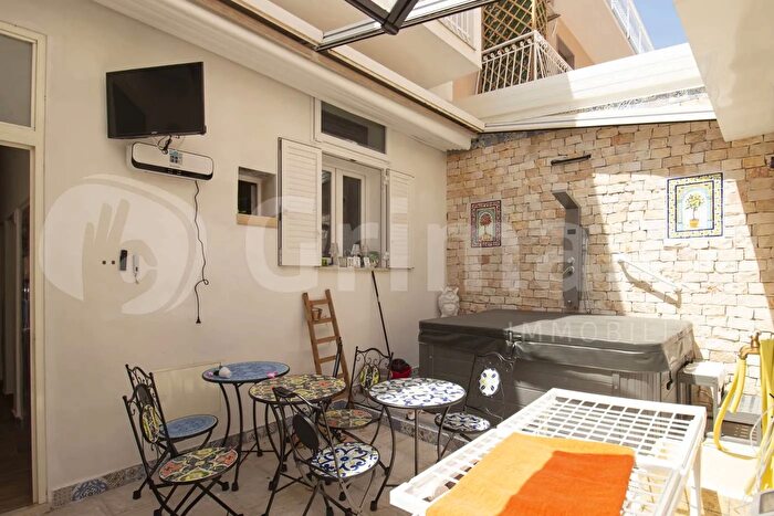 Casa con 9 locali in vendita in Via Kolbe, Avola