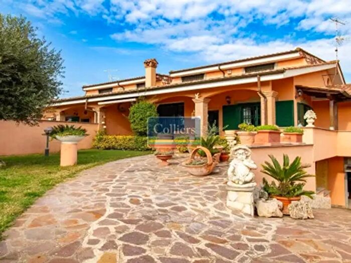 Casa con 5 locali in vendita in Via del Mare, Pomezia