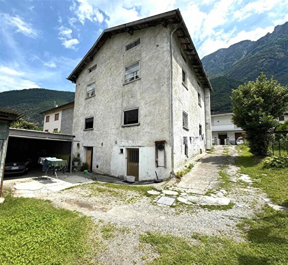 Appartamento quadrilocale in vendita in Via Don OGiampedraglia, Prata Camportaccio