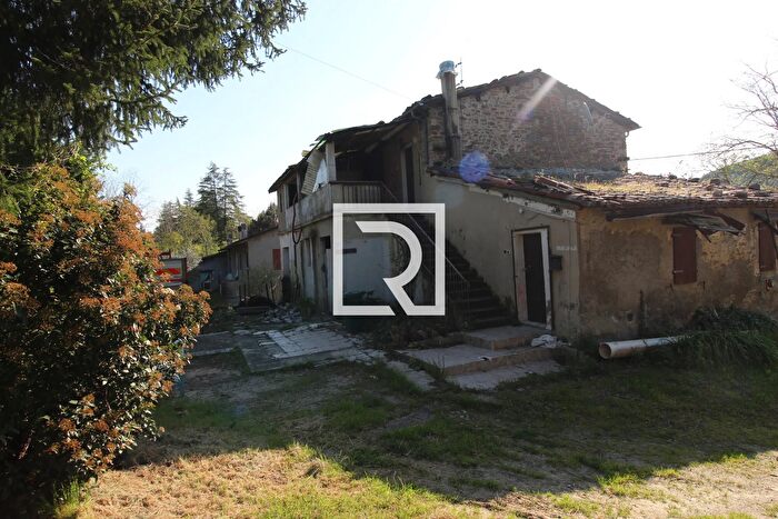 Casa con 6 locali in vendita in Via Monte Paolo Dovadola, Dovadola