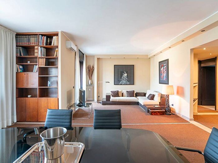 Appartamento trilocale in affitto in Via Giuditta Sidoli, Città Studi, Milano