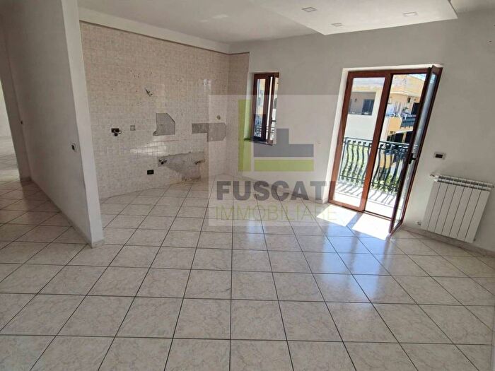 Appartamento trilocale in affitto in Via Eugenio Montale, Centro, Mugnano di Napoli