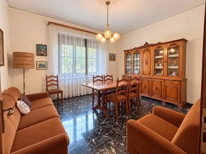 Appartamento quadrilocale in vendita in Via Trincere, Asti