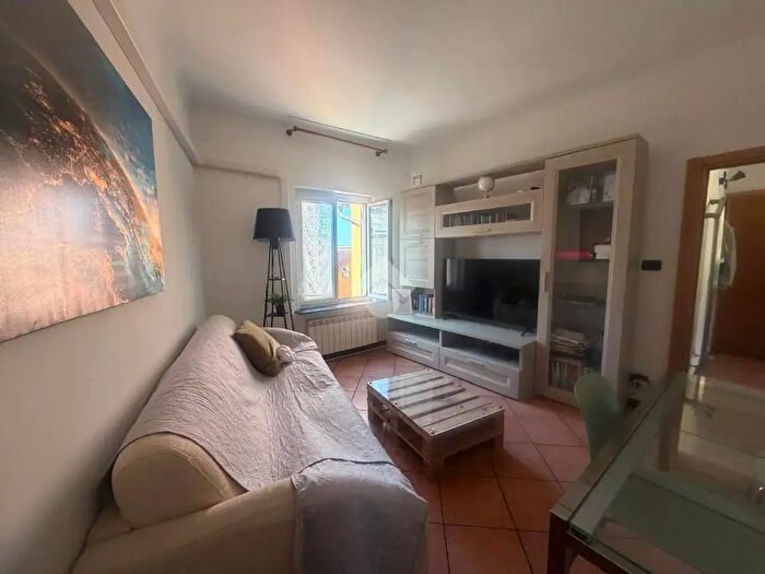 Appartamento trilocale in vendita in Via Vado, Genova