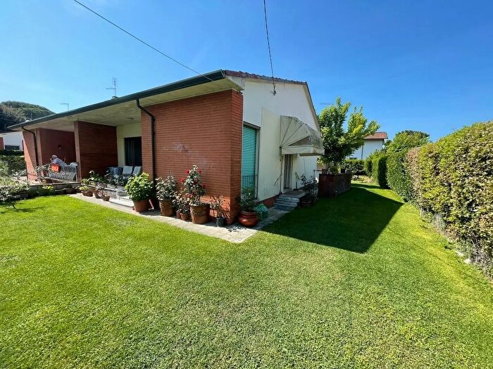 Casa trilocale in vendita in Via Ammiraglio Morin a, Forte Dei Marmi