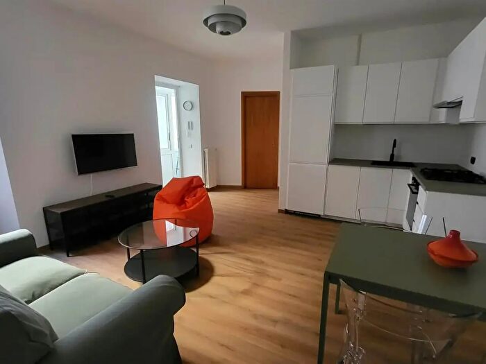 Appartamento trilocale in vendita in Via Lazzaro Palazzi, Milano