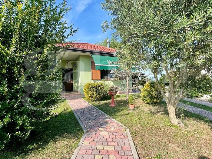 Casa con 7 locali in vendita in Novembre, Codigoro