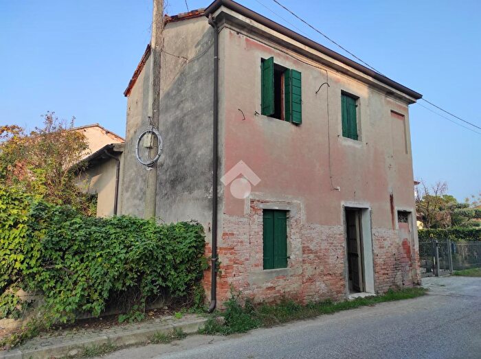 Casa trilocale in vendita in Via II Giugno, Campagna Lupia