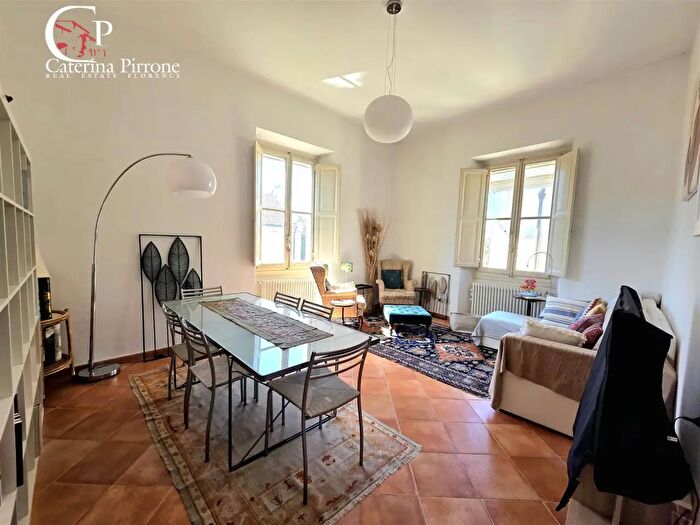 Appartamento con 5 locali in vendita in Via della Scala, Firenze