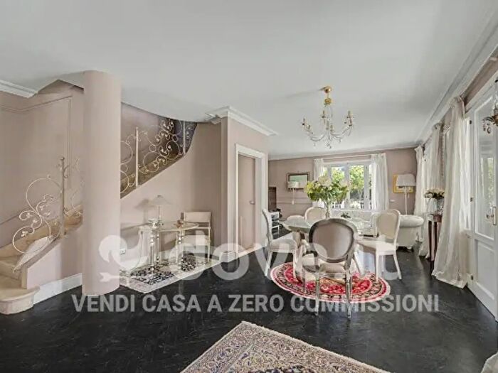 Casa con 6 locali in vendita in Via Aspromonte, Prato