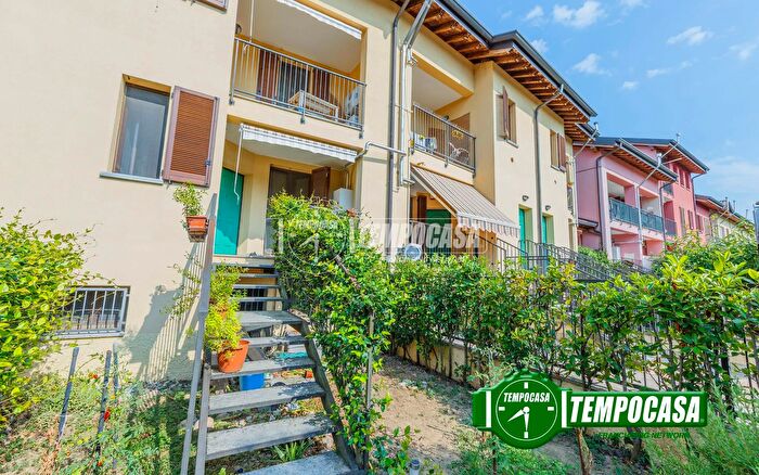 Casa quadrilocale in vendita in Via del Beccaccino, Giussago