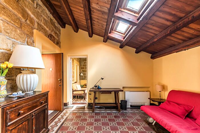 Appartamento trilocale in affitto in Via Nicolò Garzilli, Palermo