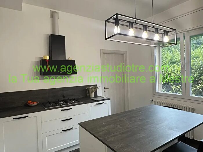 Casa quadrilocale in vendita in Via Porto di Cavergnago, Venezia