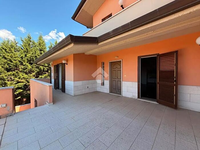 Casa con 7 locali in vendita in Via Albert Luthuli, Potenza
