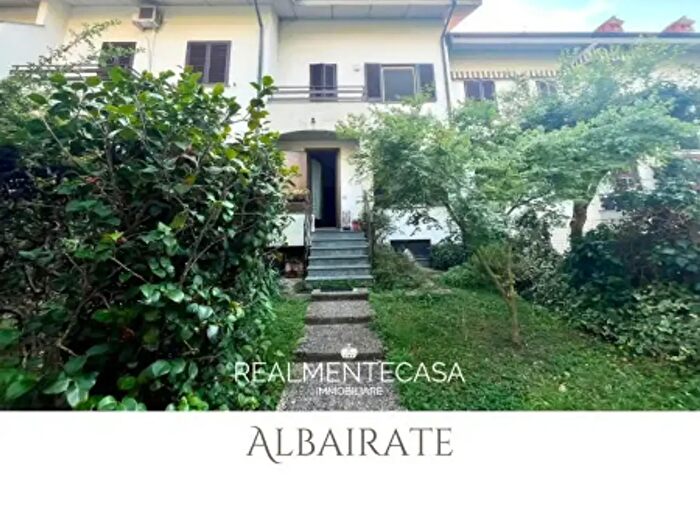 Casa quadrilocale in vendita in Via Cristoforo Colombo, Albairate