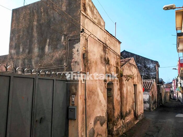 Casa quadrilocale in vendita in Via Gentile, Giarre