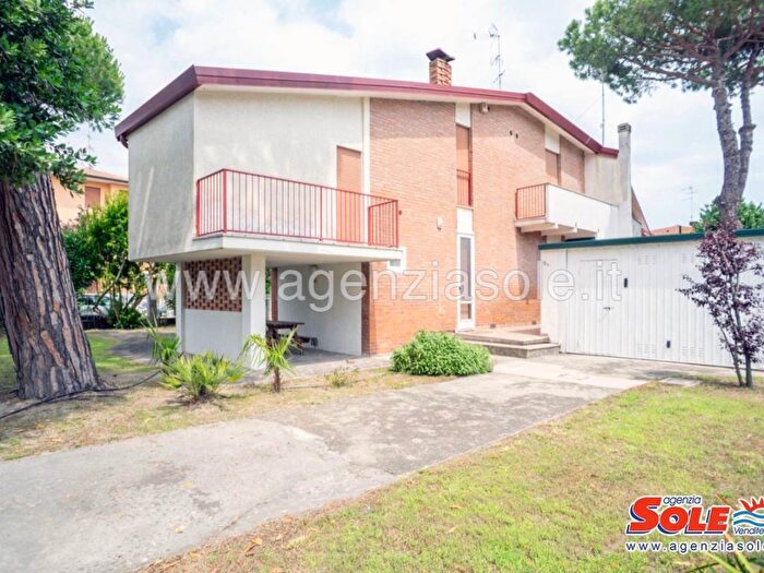 Casa quadrilocale in affitto in Viale Svezia, Lido delle Nazioni, Comacchio