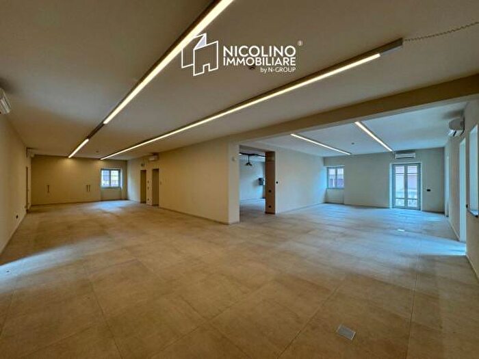 Appartamento con 6 locali in vendita in Via Giuseppe Garibaldi, Monforte DAlba