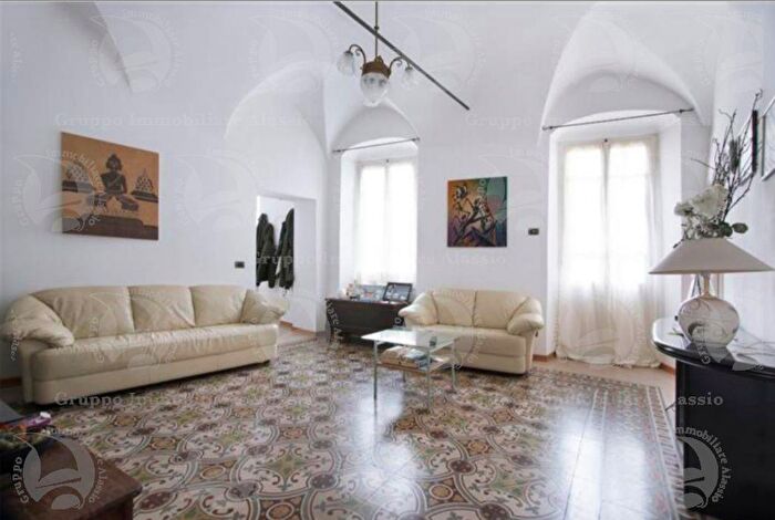 Appartamento con 6 locali in vendita in Piazzetta Edmondo De Amicis, Laigueglia