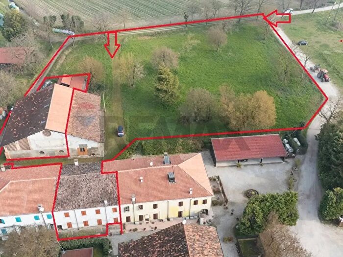 Casa con 5 locali in vendita in Strada Mantova, Marmirolo