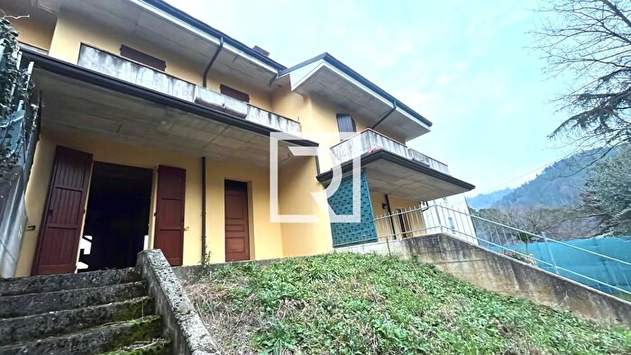 Casa trilocale in vendita in Mercato Saraceno