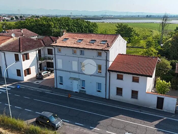 Appartamento quadrilocale in vendita in Via degli Alpini, Zevio
