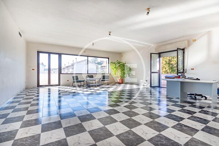 Casa quadrilocale in vendita in Via Panaro, Spoltore