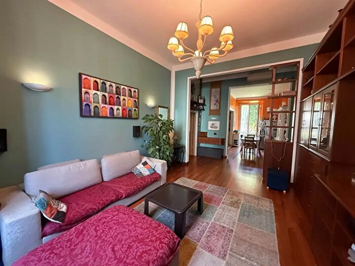 Appartamento con 5 locali in affitto in Firenze