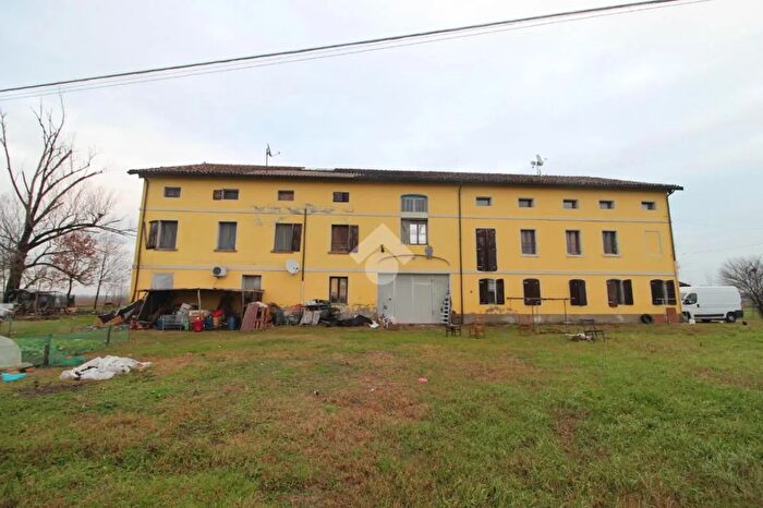 Casa con 15 locali in vendita in Via Salvi, Bagnolo In Piano