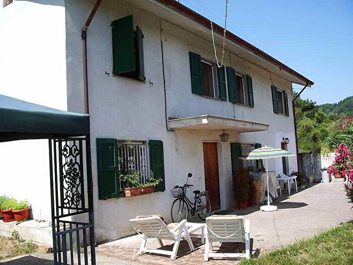 Casa con 5 locali in vendita in Arcola